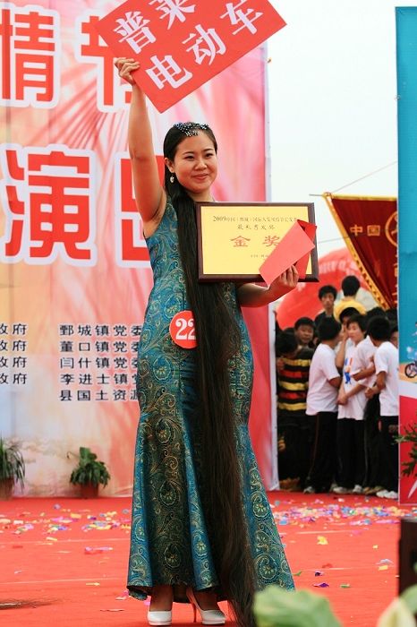 2009中国鄄城人发风情节开幕式及长发女表演展示剪影