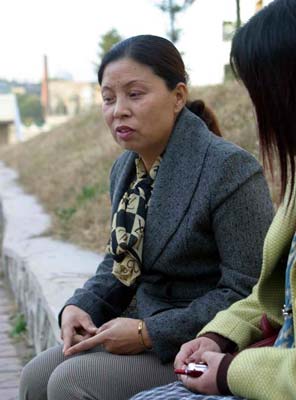 为给女儿交学费 残疾母欲卖留了17年的长发(图)