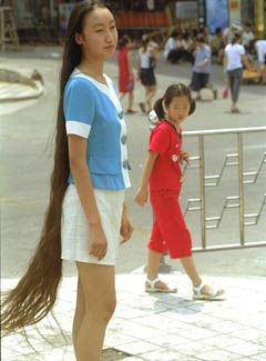 济南有位长发姑娘 发长1.75米