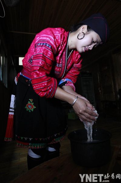 他们所有的米,都是寨上自种的无污染产品。