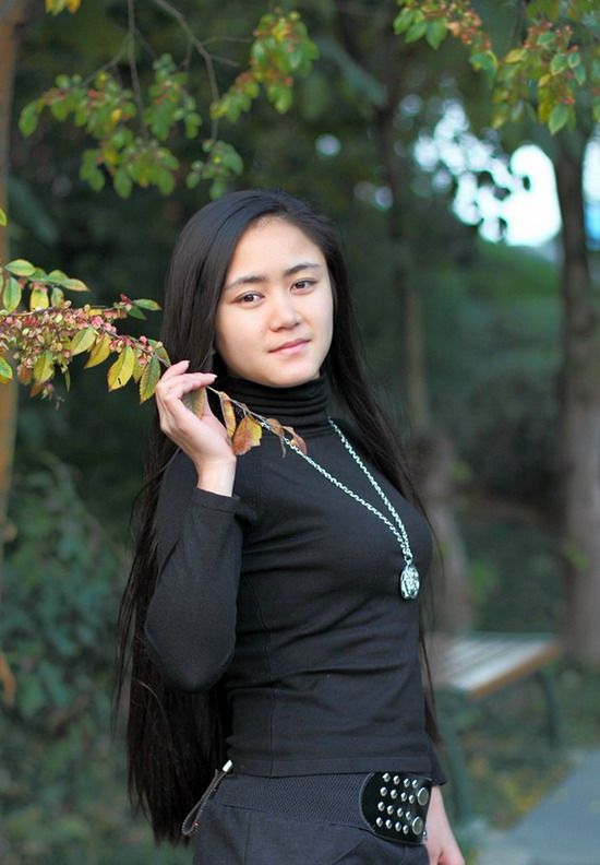 难得一见的长发美女写真4