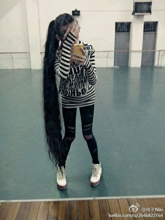 跳舞的长辫子精灵