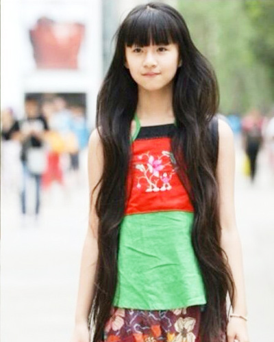 发型:小彩旗长发及腰秀 直发转圈零失误 小彩旗长发及腰秀 直发转圈零失误