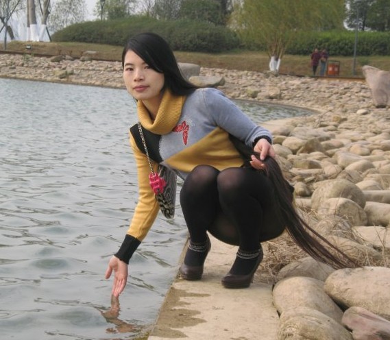 高跟旗袍的长发女