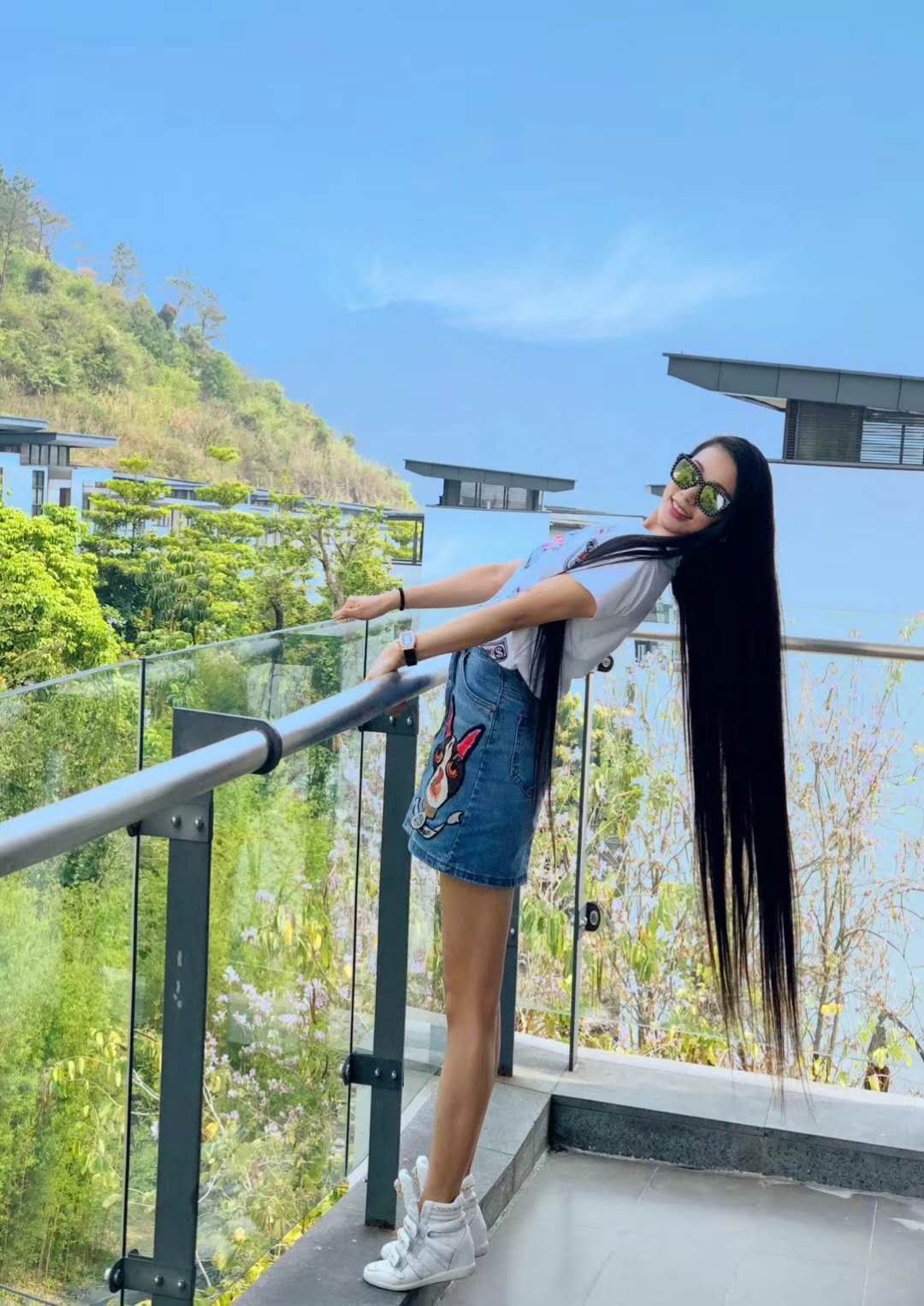 长发及膝美少女
